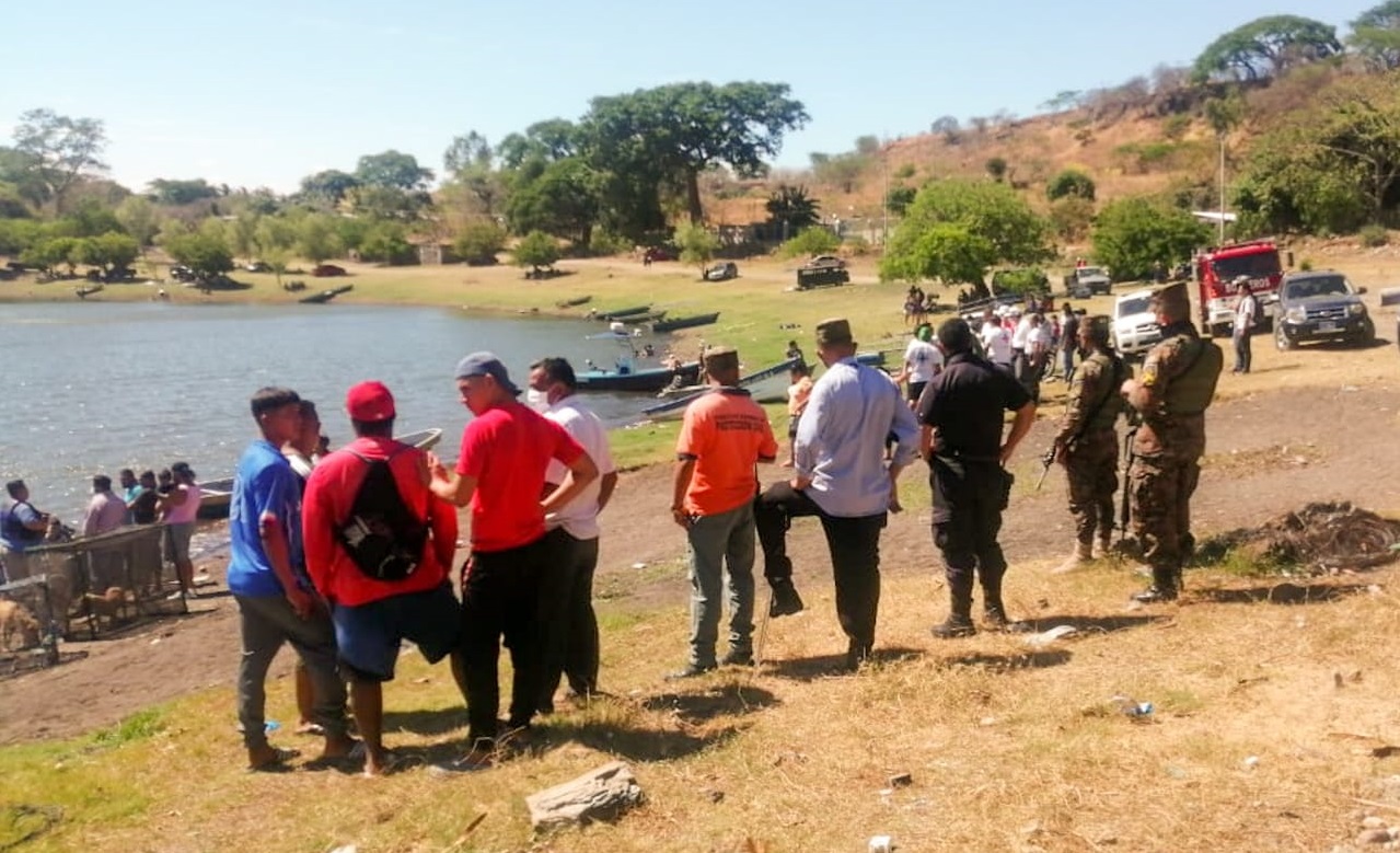 Instituciones de Gobierno buscan a persona desaparecida, luego de que lancha volcara en lago de Güija instituciones-de-gobierno-buscan-a-persona-desaparecida-luego-de-que-lancha-volcara-en-lago-de-guija